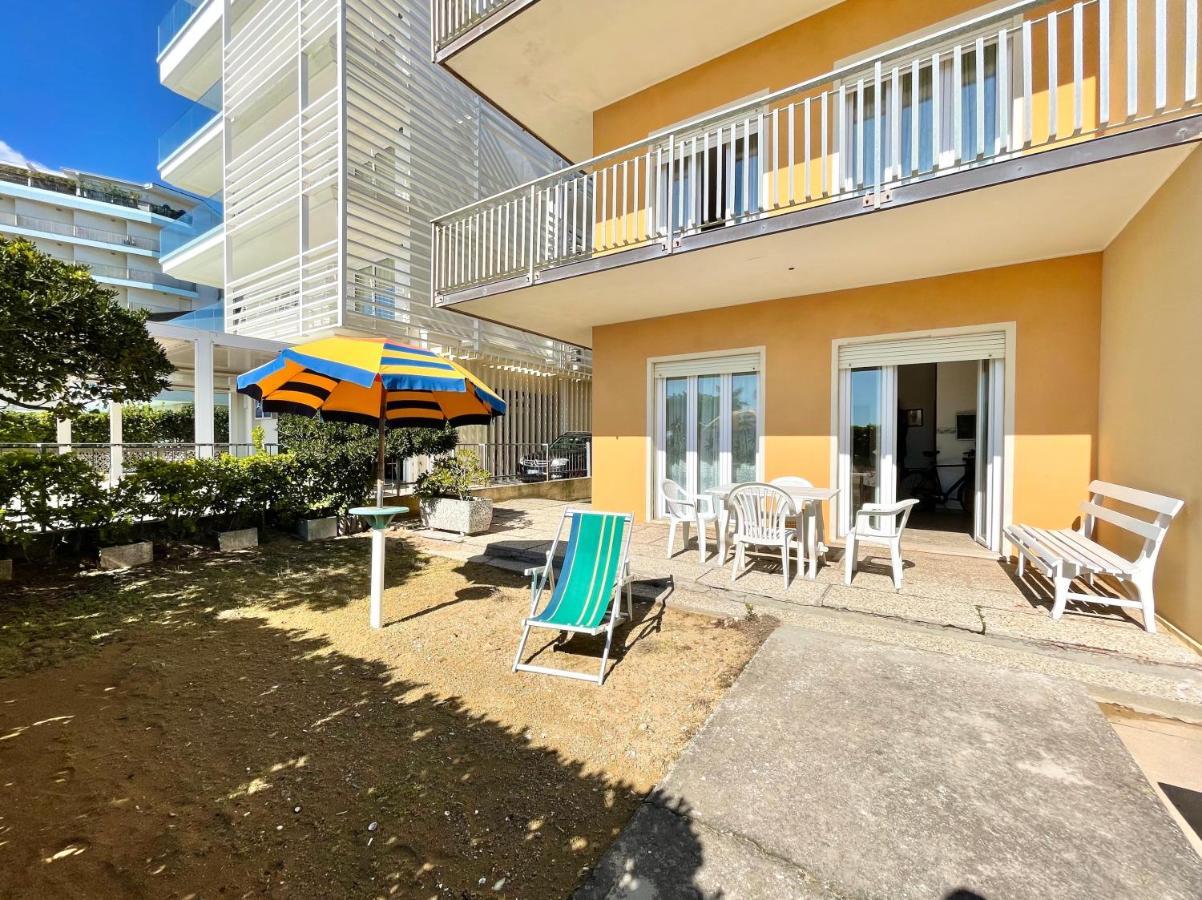 Villa Fronte Mare-Carraro Immobiliare Jesolo - Family Apartments Lido di Jesolo Exterior foto