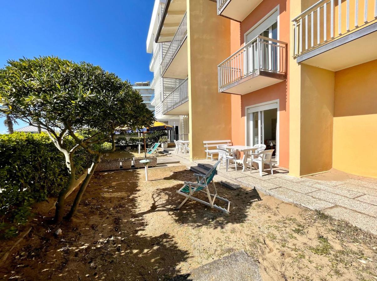 Villa Fronte Mare-Carraro Immobiliare Jesolo - Family Apartments Lido di Jesolo Exterior foto